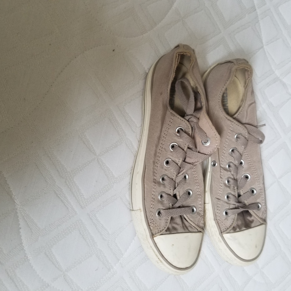 Converse tennis shoes